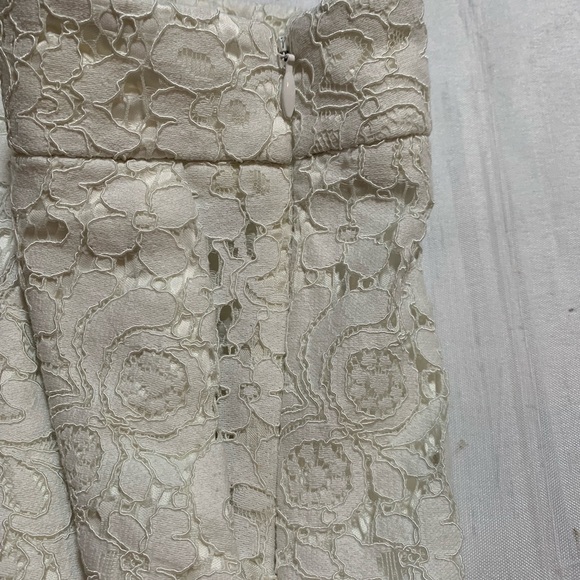 Express cream colored lace shorts. Size 4. - Picture 10 of 11
